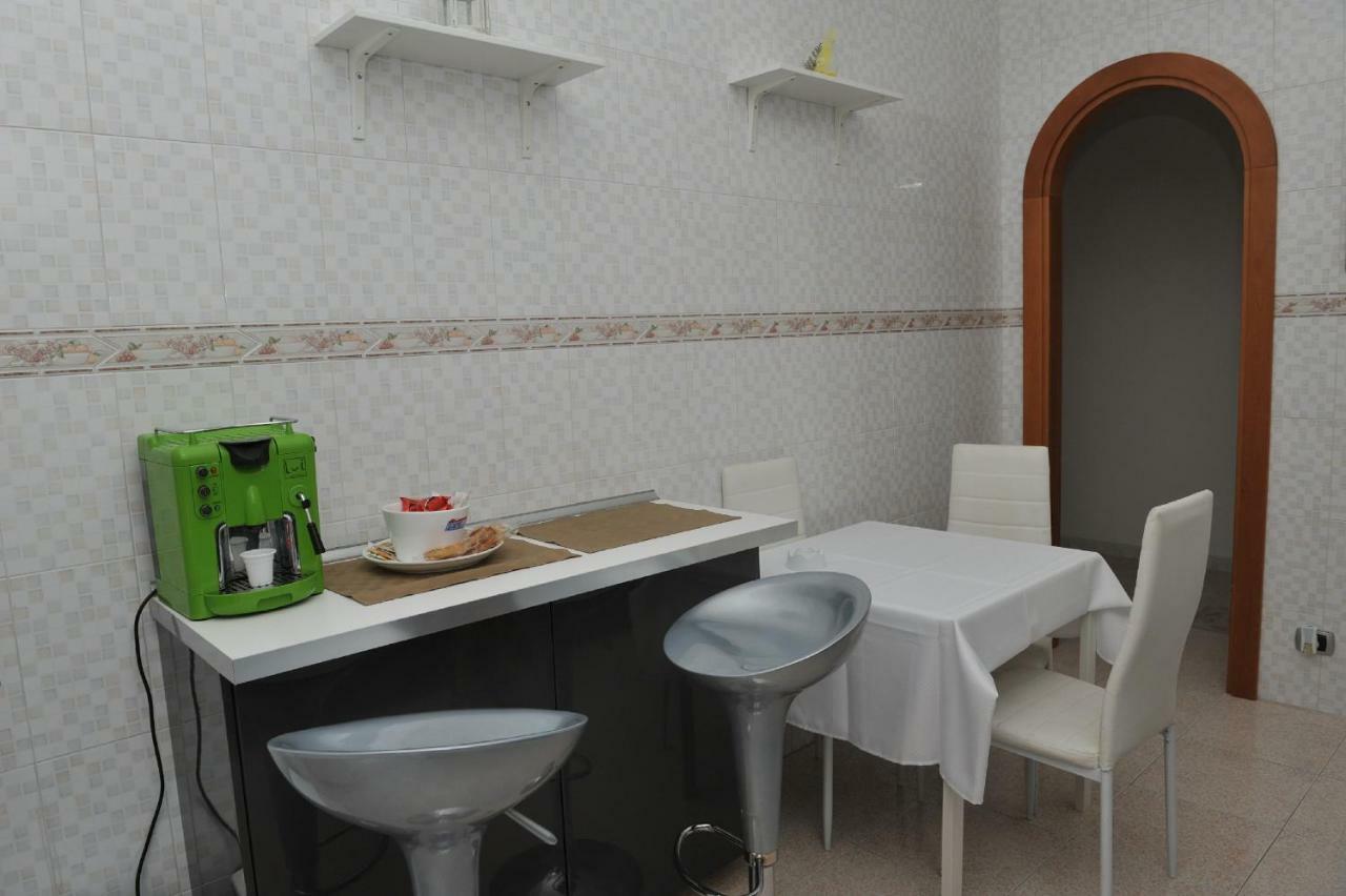 Casa Sarahouse Apartamento Taranto Exterior foto