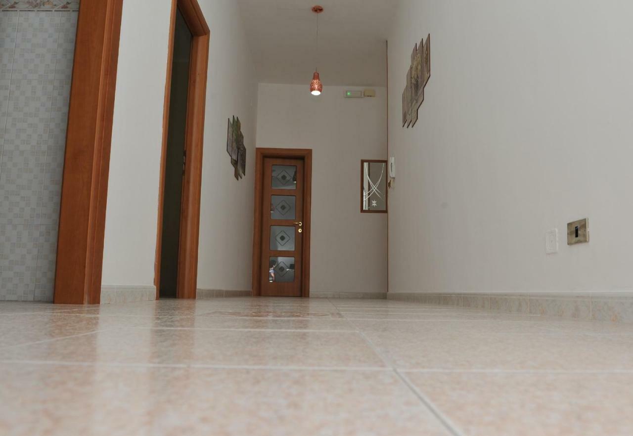Casa Sarahouse Apartamento Taranto Exterior foto