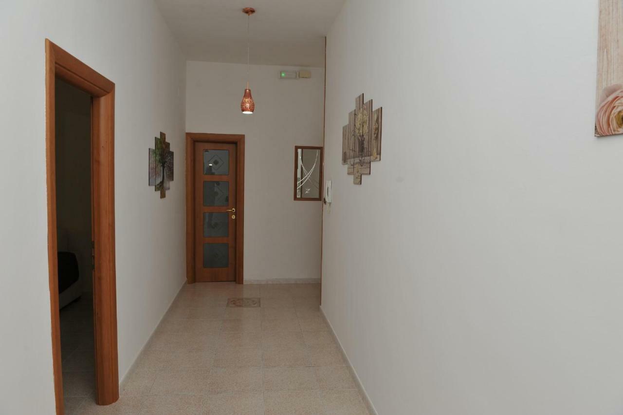 Casa Sarahouse Apartamento Taranto Exterior foto
